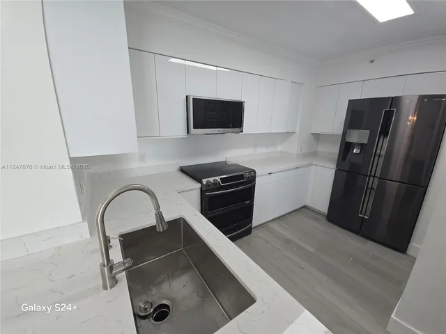 $1,100,000 | 1155 Brickell Bay Drive, Unit 3404, Miami, FL 33131