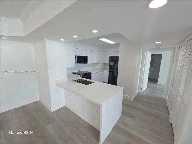 $1,100,000 | 1155 Brickell Bay Drive, Unit 3404, Miami, FL 33131