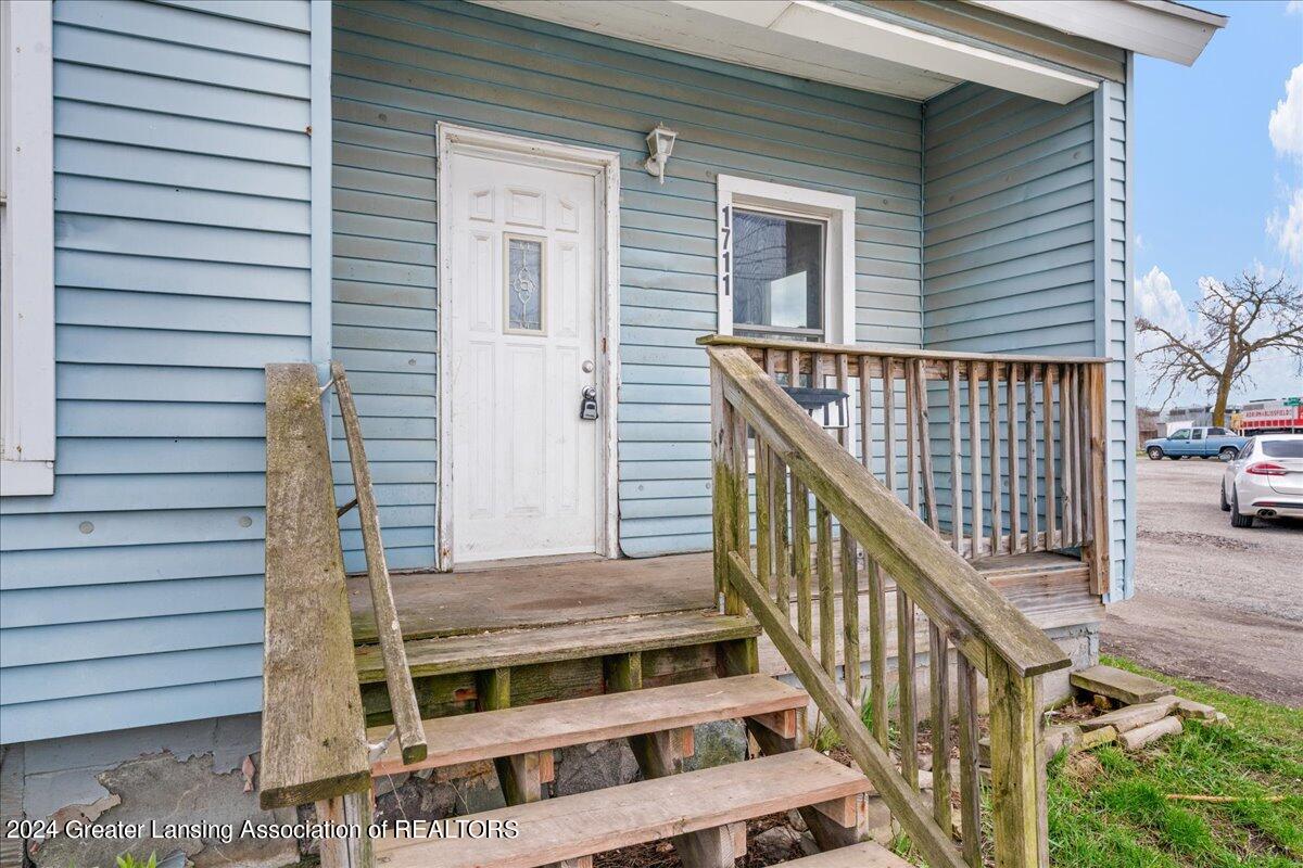 1711 Turner Road Lansing, MI 48906 - Photo 4 of 22 04-Media Jett-4