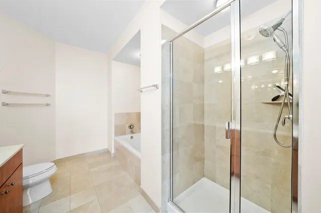 $449,000 | 565 West Quincy Street, Unit 1306, Chicago, IL 60661