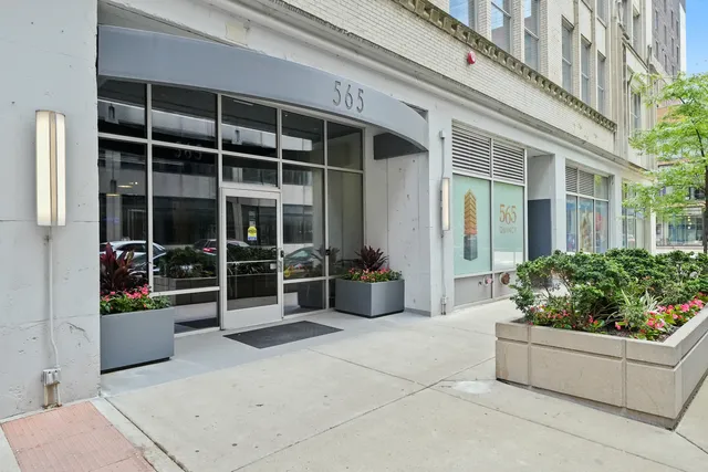 $449,000 | 565 West Quincy Street, Unit 1306, Chicago, IL 60661