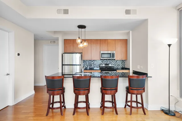 $449,000 | 565 West Quincy Street, Unit 1306, Chicago, IL 60661