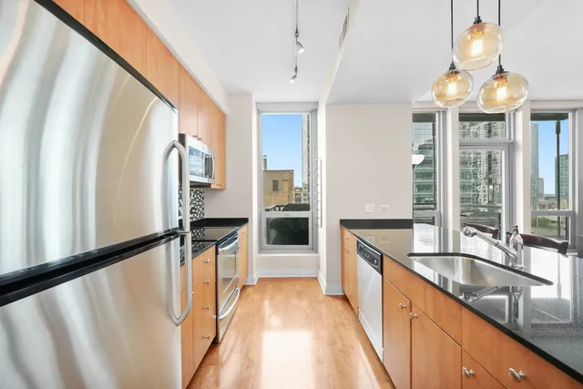 $449,000 | 565 West Quincy Street, Unit 1306, Chicago, IL 60661