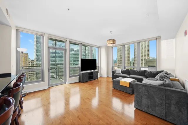$449,000 | 565 West Quincy Street, Unit 1306, Chicago, IL 60661