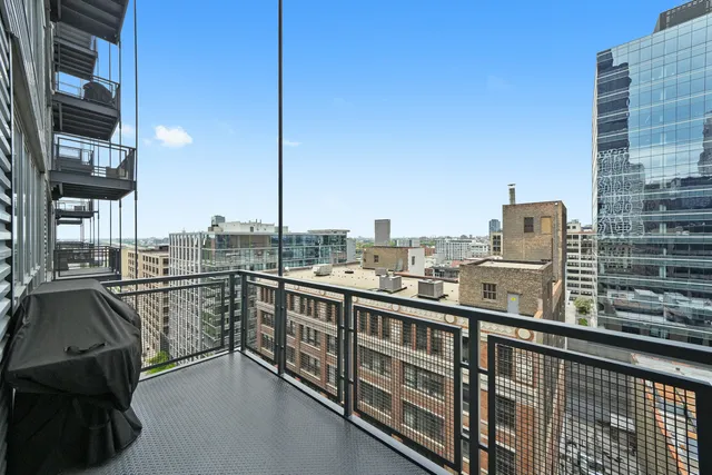 $449,000 | 565 West Quincy Street, Unit 1306, Chicago, IL 60661