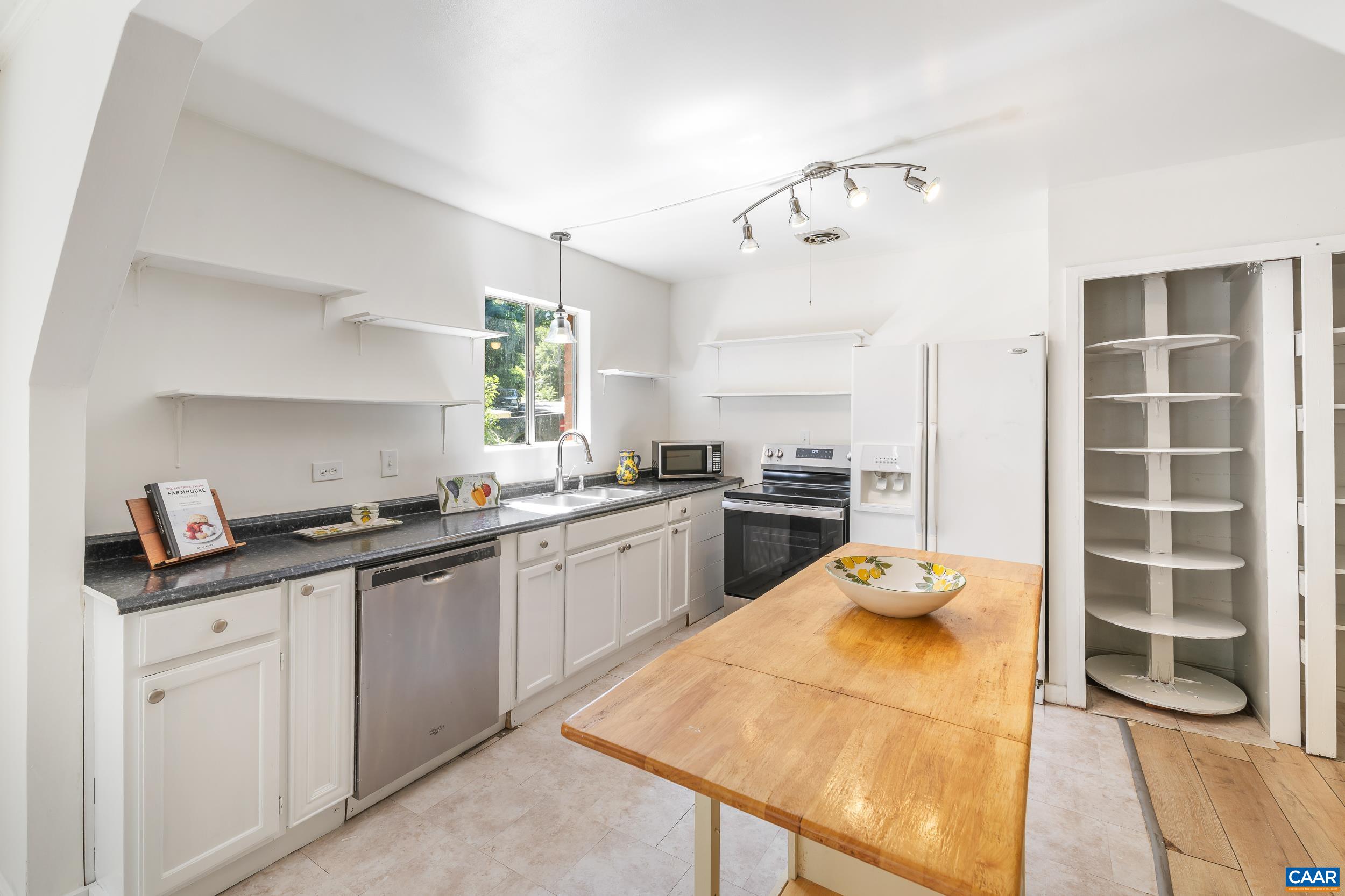 1508 Trailridge Road Charlottesville, VA 22903 - Photo 13 of 58 New Range