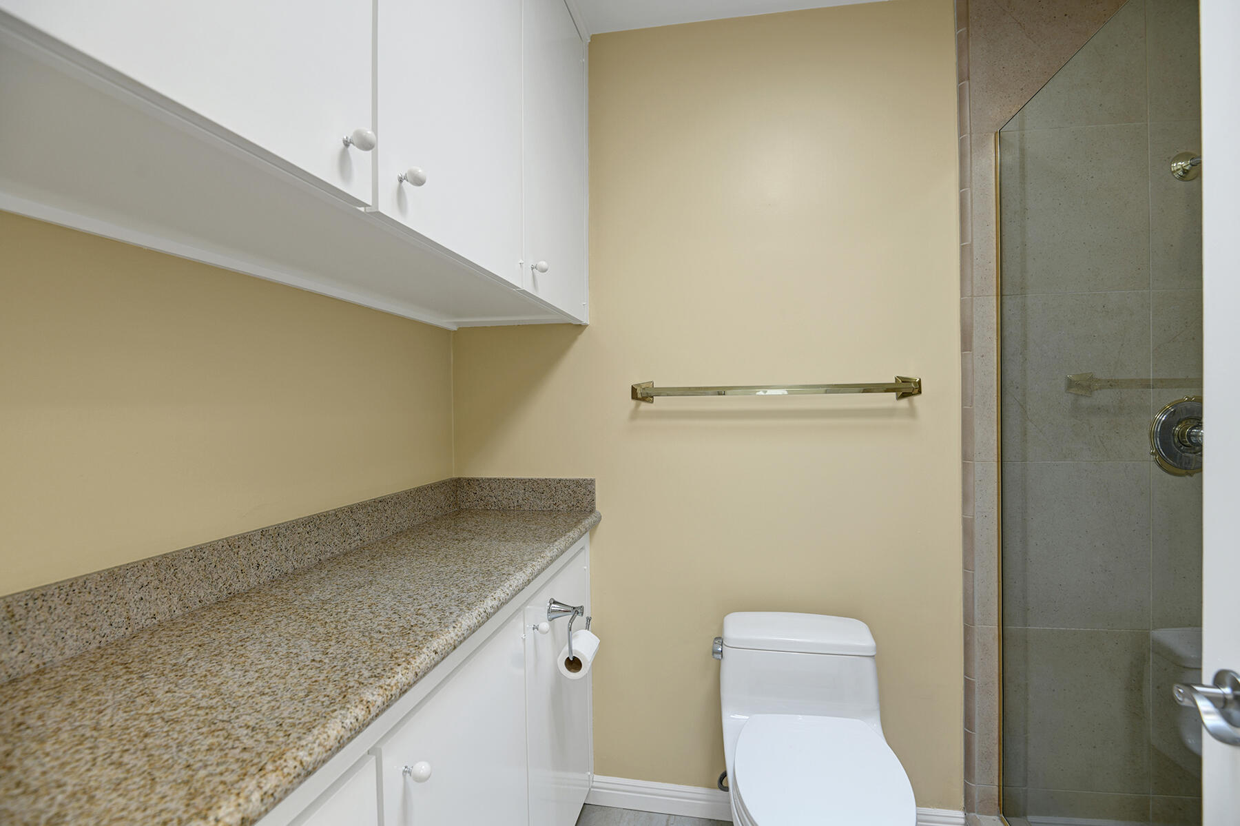45865 Hopi Road Indian Wells, CA 92210 - Photo 22 of 29 GUEST BATHROOM CONTINUED.jpg mls