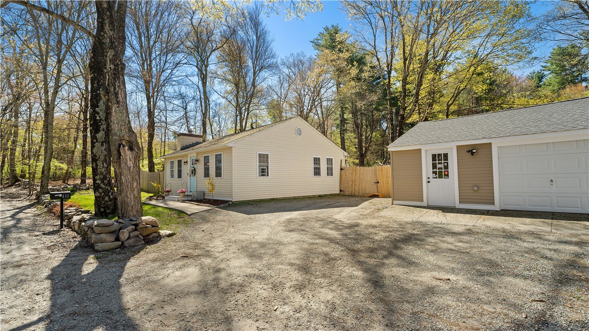 410 Field Hill Road Scituate, RI 02815 - Photo 4 of 38