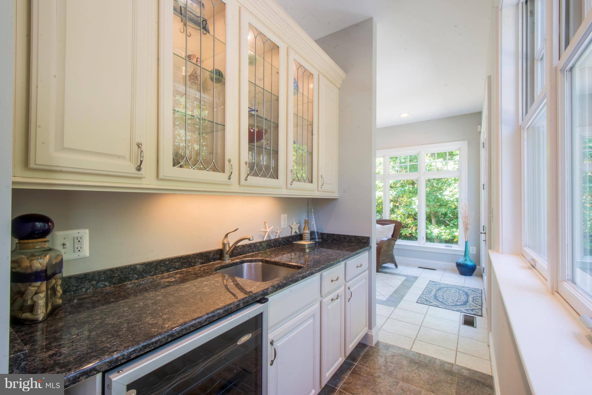 498 Ferry Point Road Annapolis, MD 21403 - Photo 59 of 102 Butlers Pantry With Granite Counter
