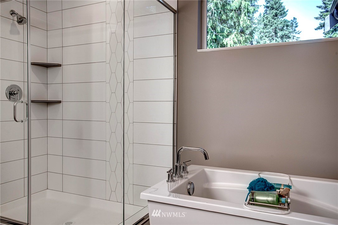 22212 17th Avenue West, Unit 5 Bothell, WA 98021 - Photo 28 of 37 a bathroom with a sink and a bathtub