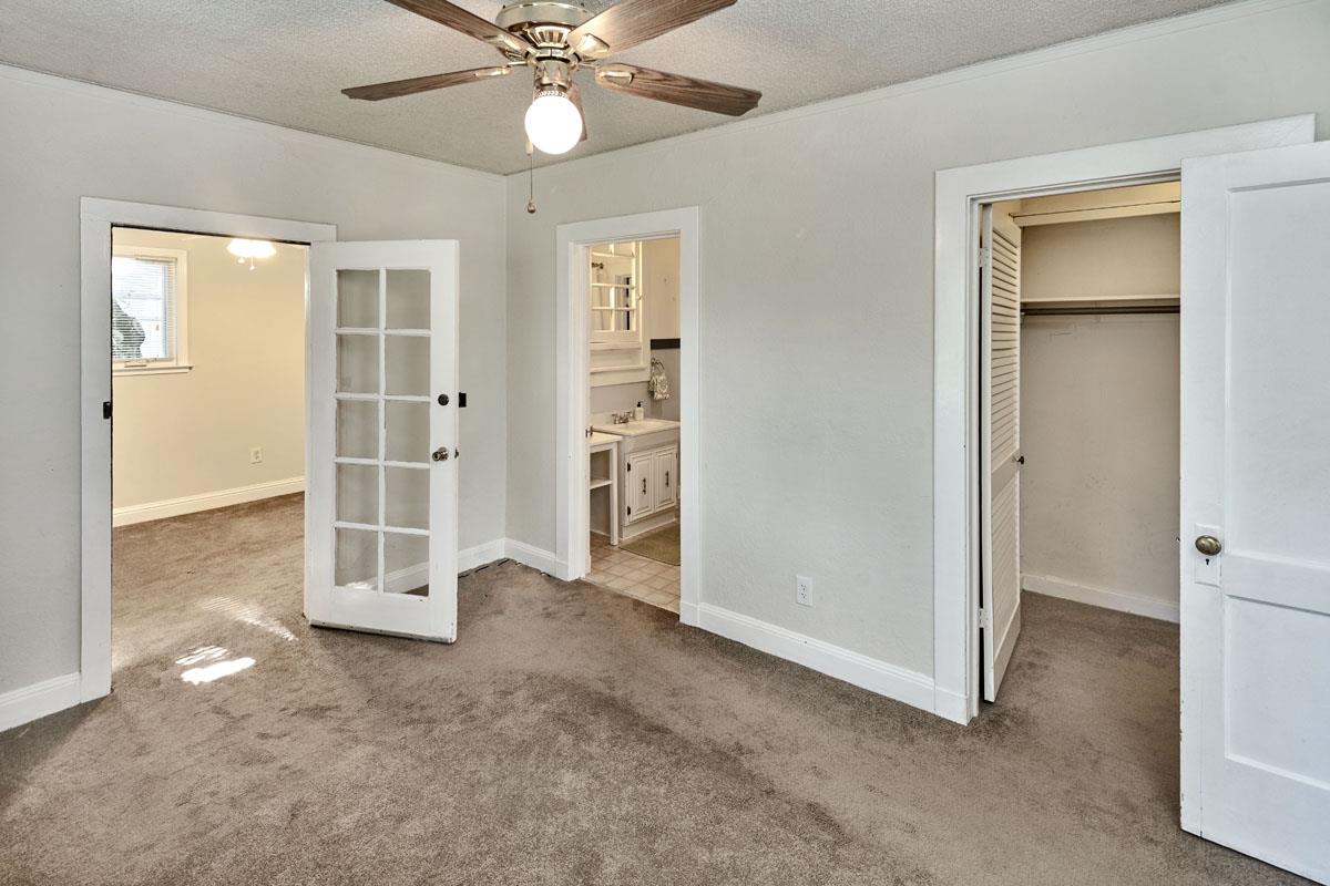 19000 Overlook Road Los Gatos, CA 95030 - Photo 18 of 25 an empty room with closet and a ceiling fan