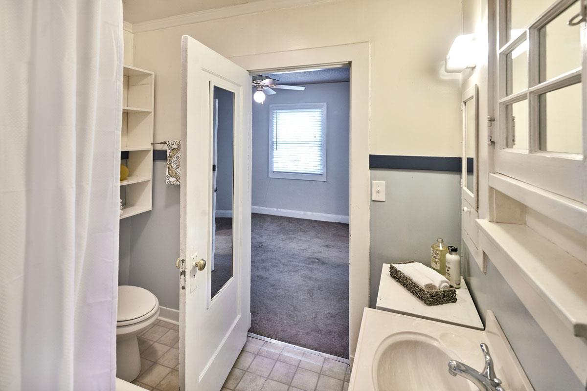 19000 Overlook Road Los Gatos, CA 95030 - Photo 23 of 25 a bathroom with a toilet and a shower