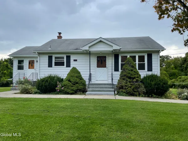 $2,000 | 60 Bloomingrove Drive, North Greenbush, NY 12180