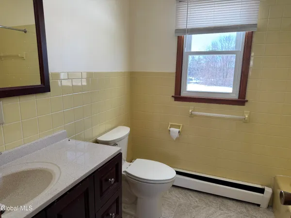 $2,000 | 60 Bloomingrove Drive, North Greenbush, NY 12180