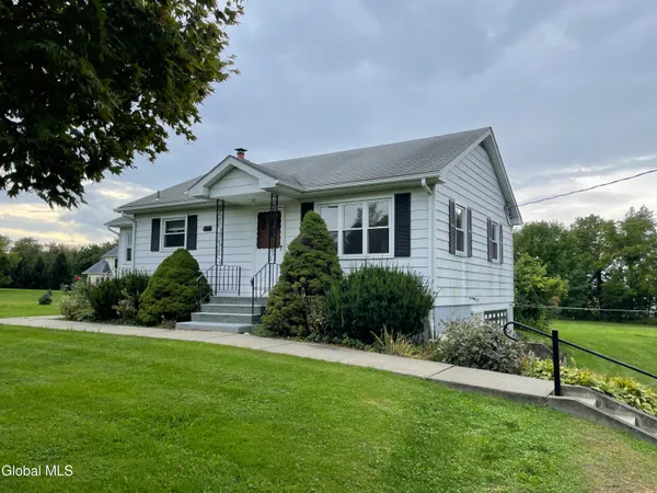 $2,000 | 60 Bloomingrove Drive, North Greenbush, NY 12180