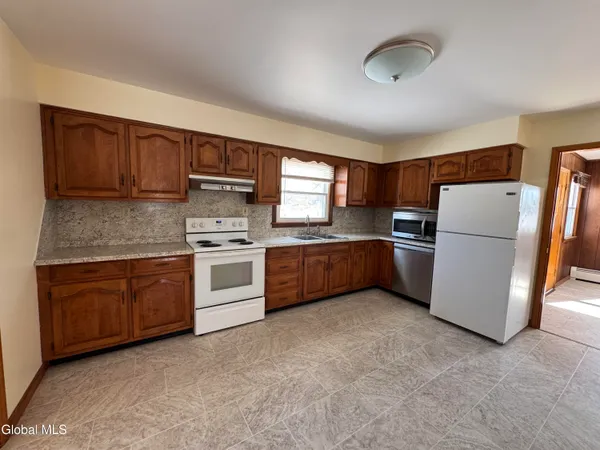 $2,000 | 60 Bloomingrove Drive, North Greenbush, NY 12180