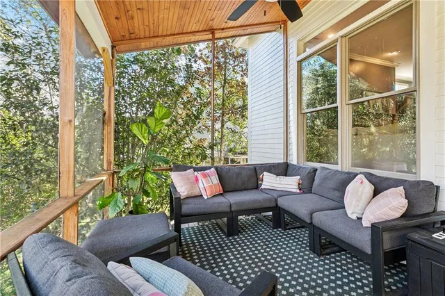 $879,900 | 910 East 1st Avenue, Covington, LA 70433