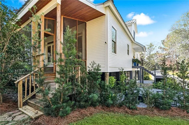 $879,900 | 910 East 1st Avenue, Covington, LA 70433