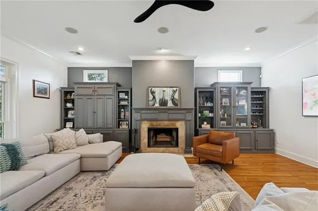 $879,900 | 910 East 1st Avenue, Covington, LA 70433