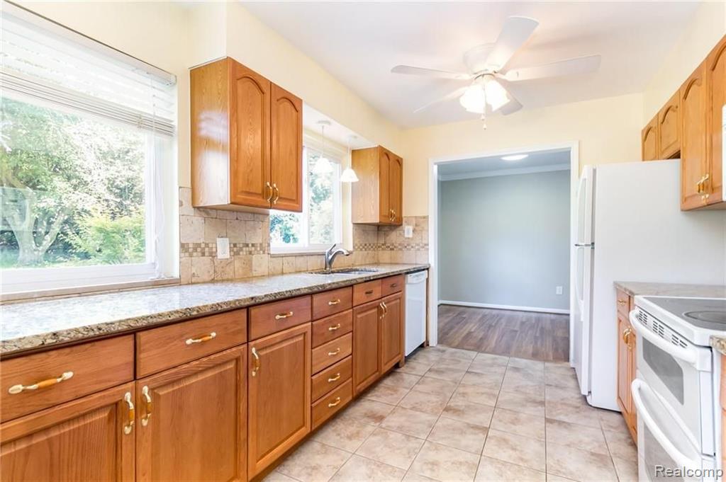 32740 Raphael Road Farmington, MI 48336 - Photo 17 of 36