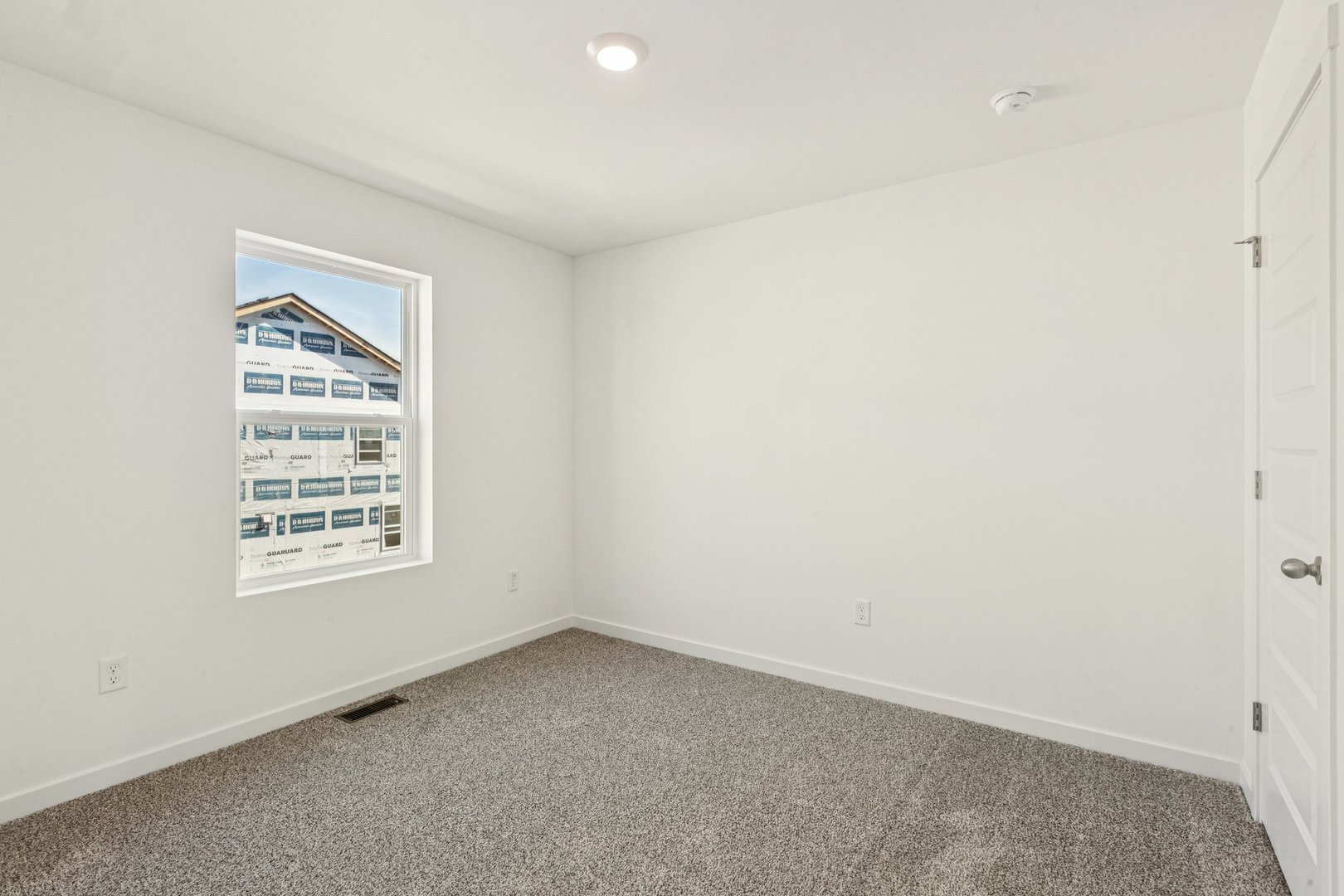 6530 Linden Trail, Unit C Wonder Lake, IL 60097 - Photo 20 of 27 an empty room with a window