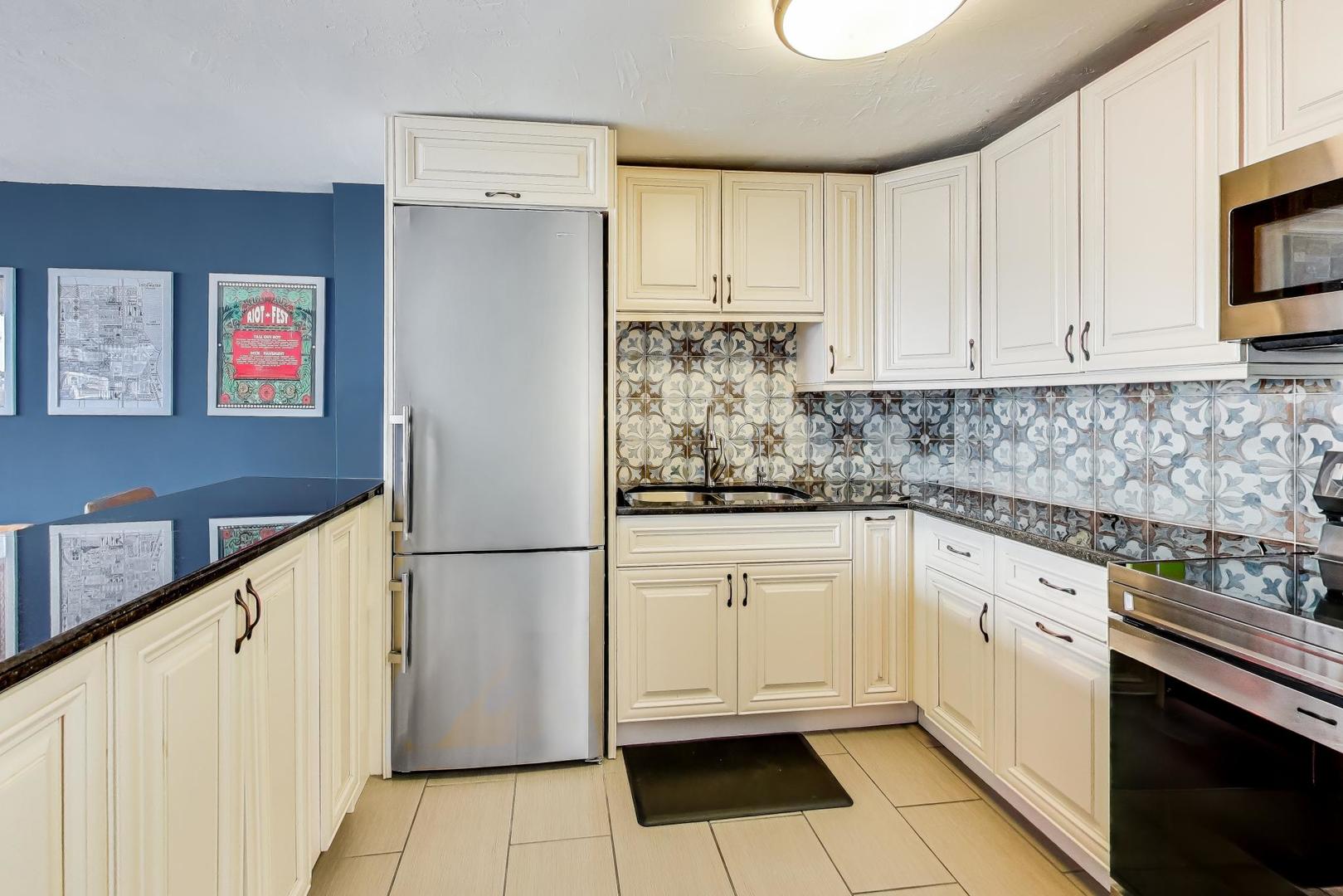 5740 North Sheridan Road, Unit 12E Chicago, IL 60660 - Photo 13 of 22