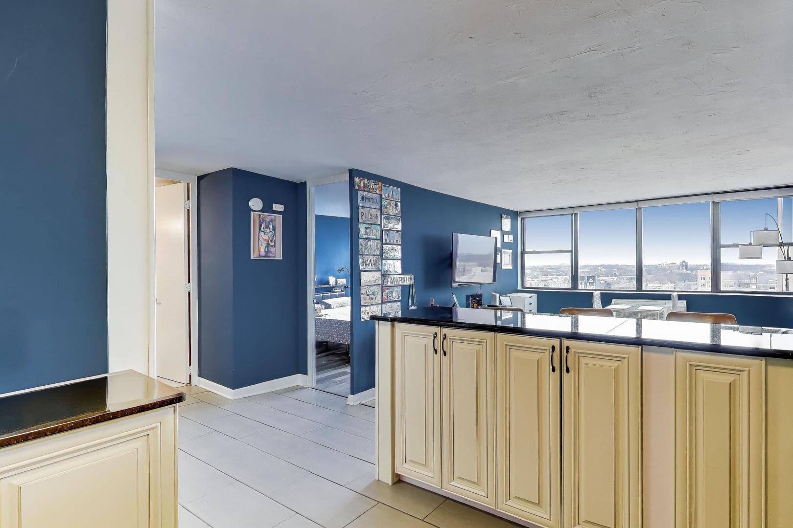 5740 North Sheridan Road, Unit 12E Chicago, IL 60660 - Photo 14 of 22