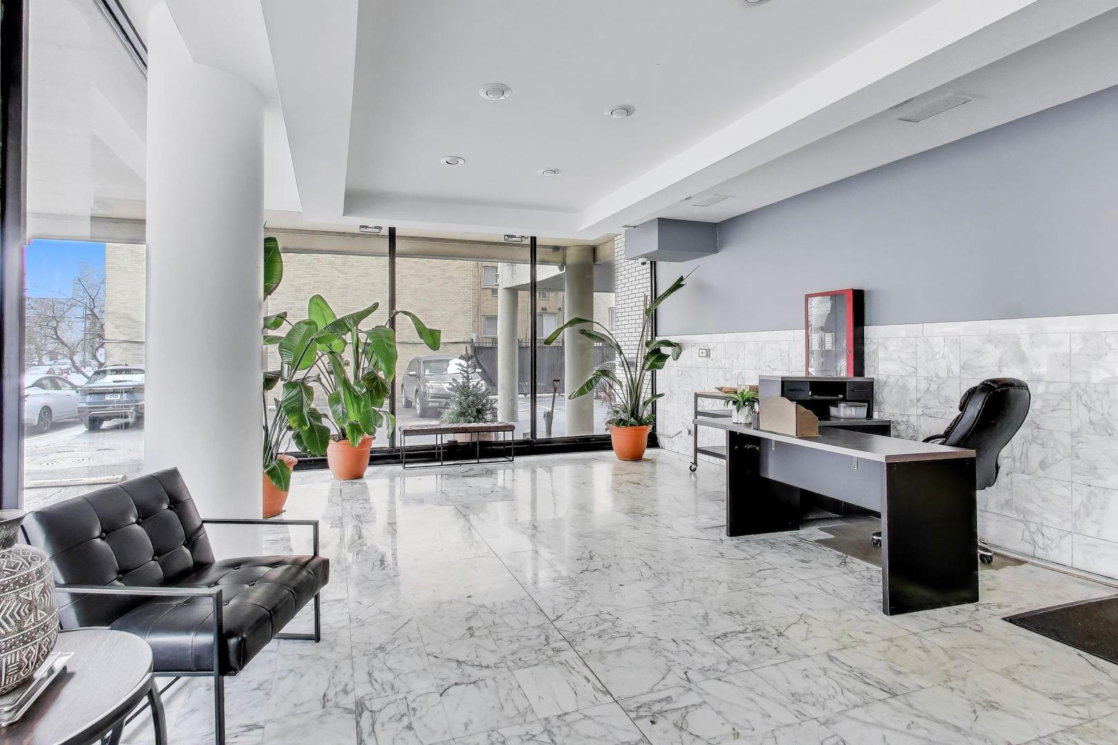 5740 North Sheridan Road, Unit 12E Chicago, IL 60660 - Photo 5 of 22