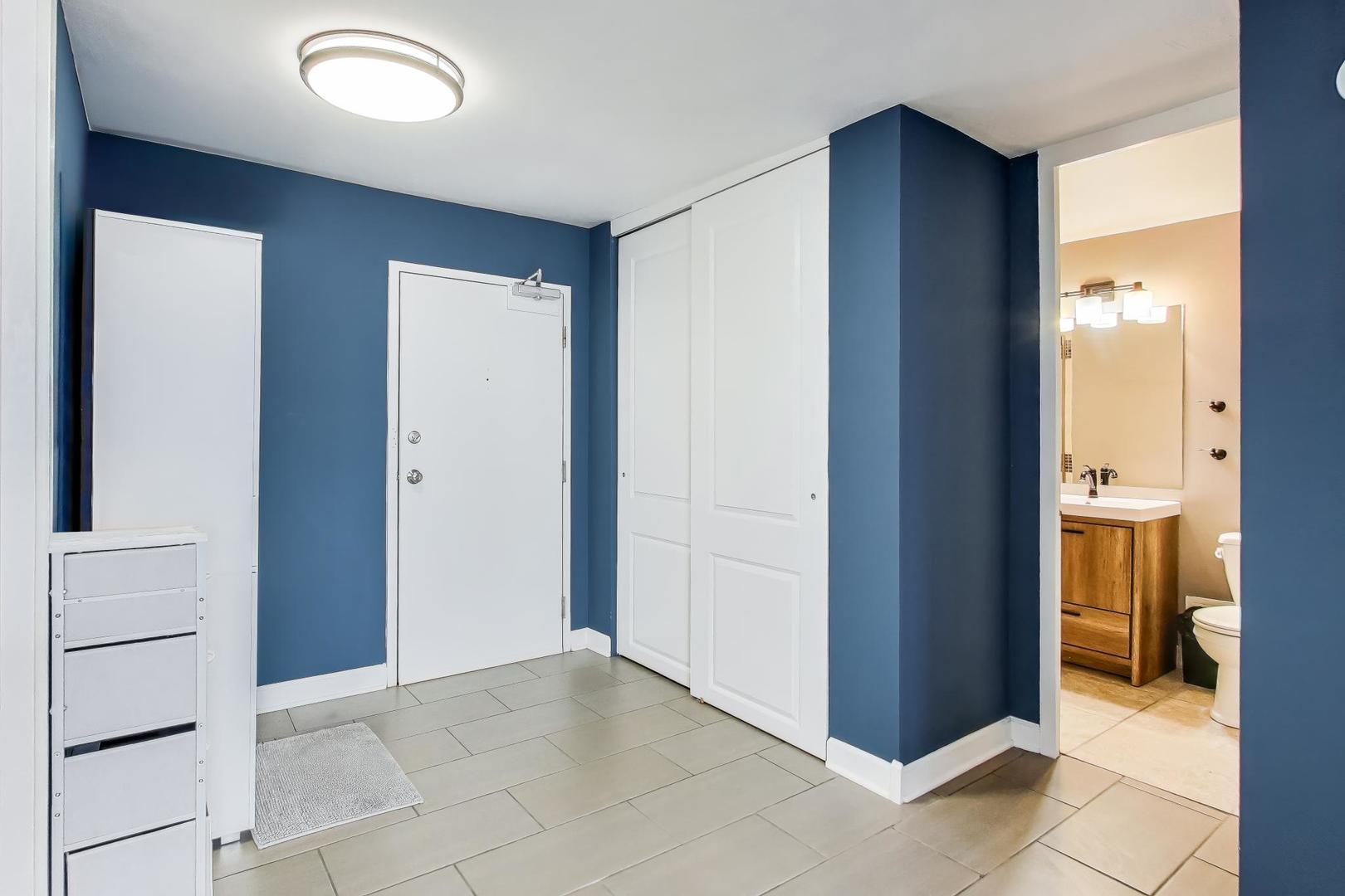 5740 North Sheridan Road, Unit 12E Chicago, IL 60660 - Photo 7 of 22