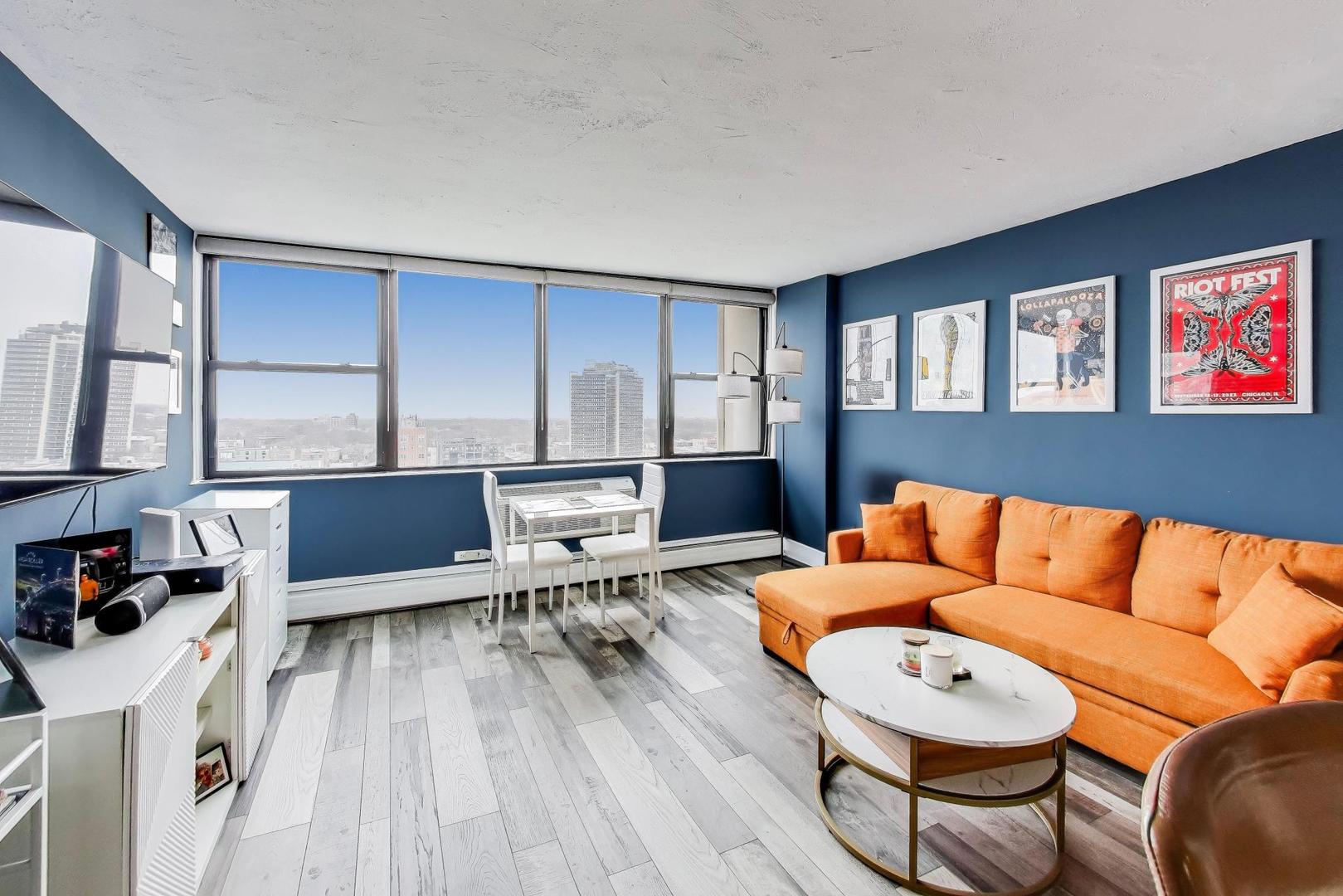 5740 North Sheridan Road, Unit 12E Chicago, IL 60660 - Photo 8 of 22