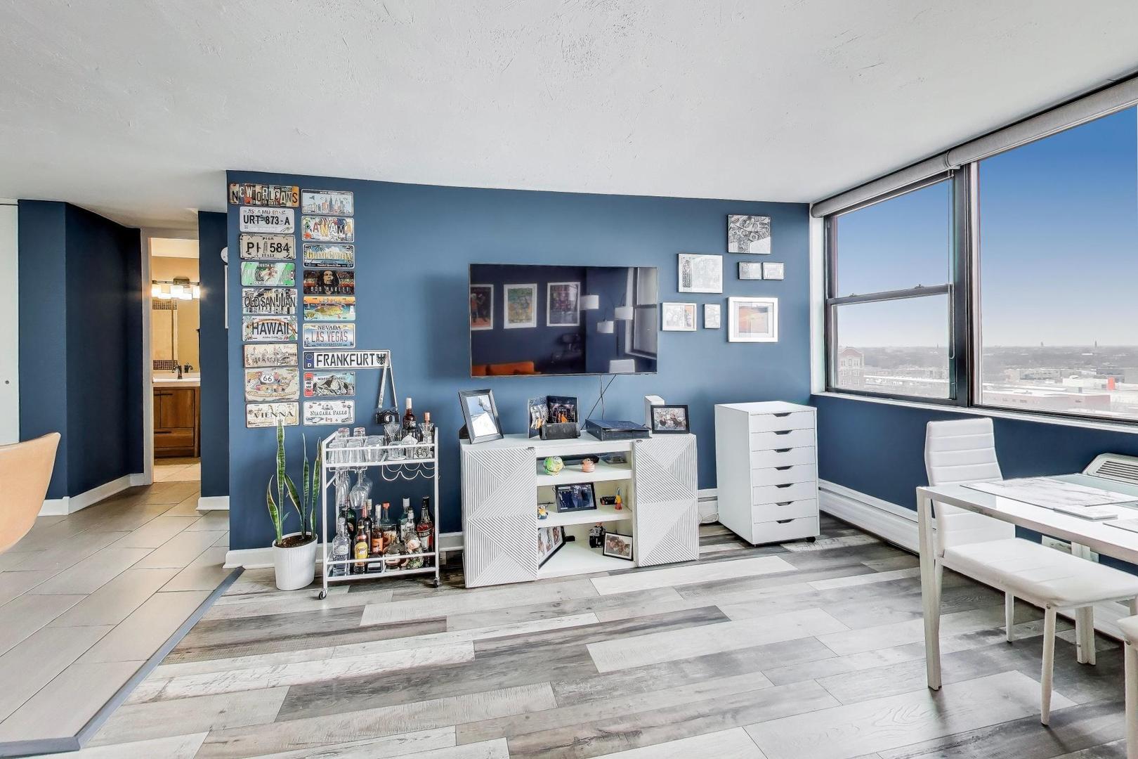 5740 North Sheridan Road, Unit 12E Chicago, IL 60660 - Photo 10 of 22