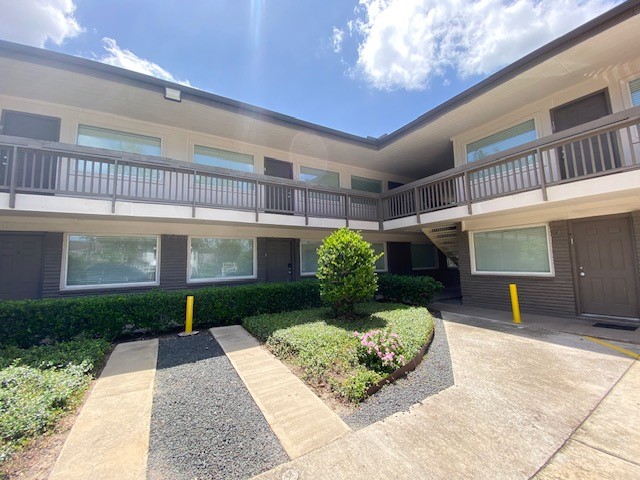 4701 Bell Street, Unit 10 Houston, TX 77023 - Photo 18 of 19 a front view of a house with garden and plants