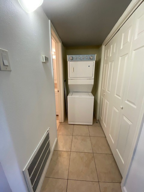 4701 Bell Street, Unit 10 Houston, TX 77023 - Photo 10 of 19 a hallway with washer and dryer