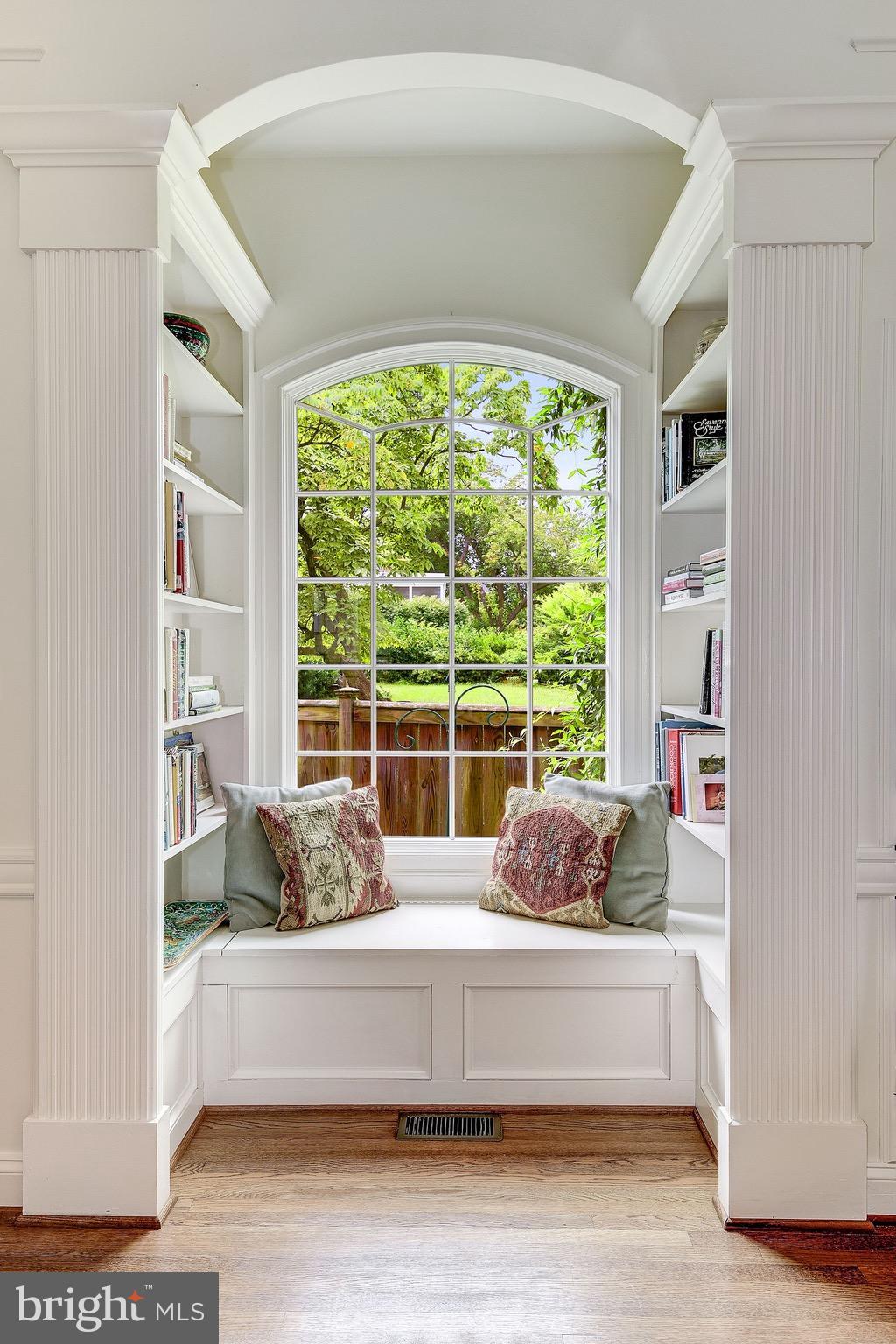 5613 Newington Road Bethesda, MD 20816 - Photo 7 of 17 Window seat