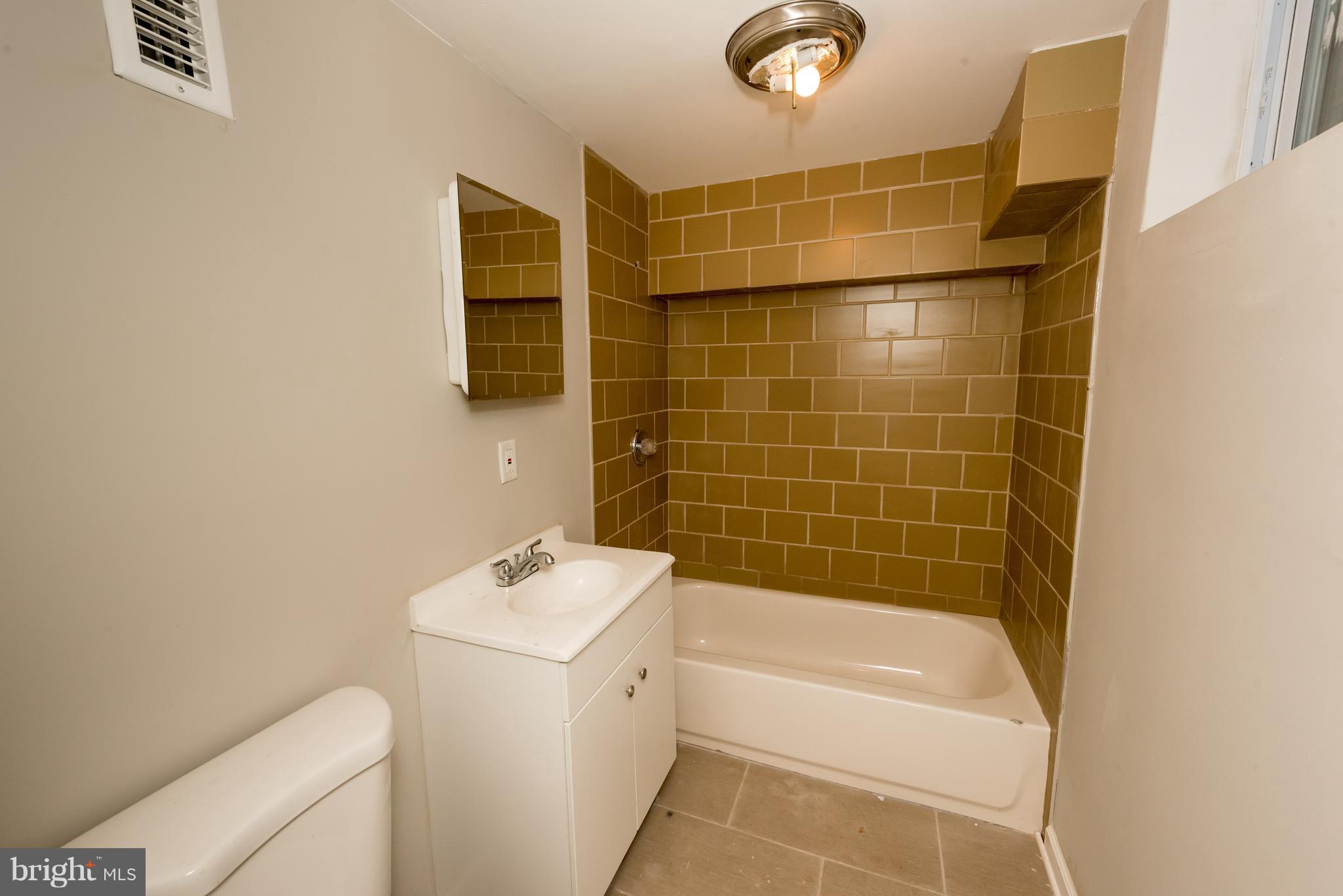 2502 Terra Firma Road Baltimore, MD 21225 - Photo 15 of 17 Bath