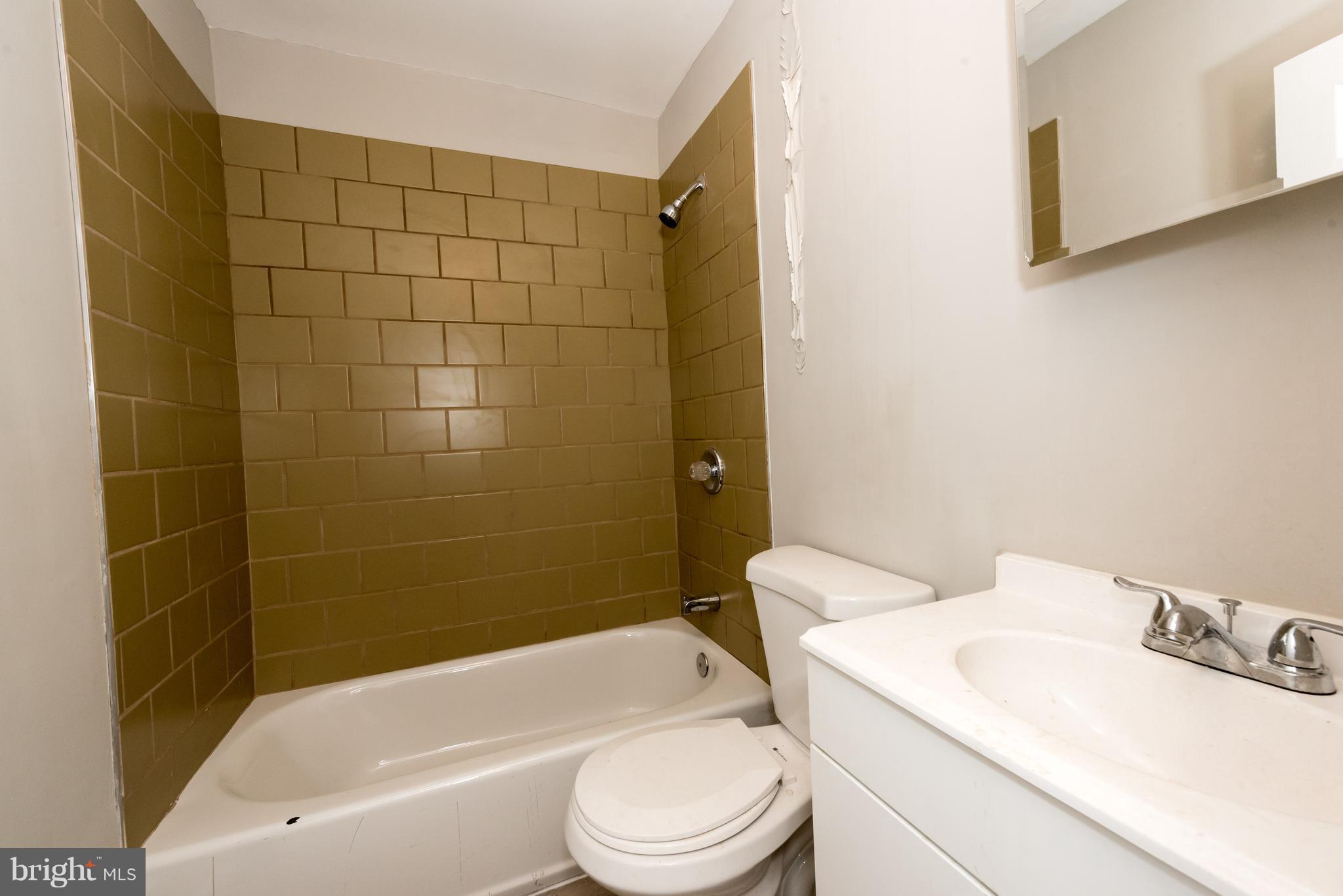 2502 Terra Firma Road Baltimore, MD 21225 - Photo 9 of 17 Bath