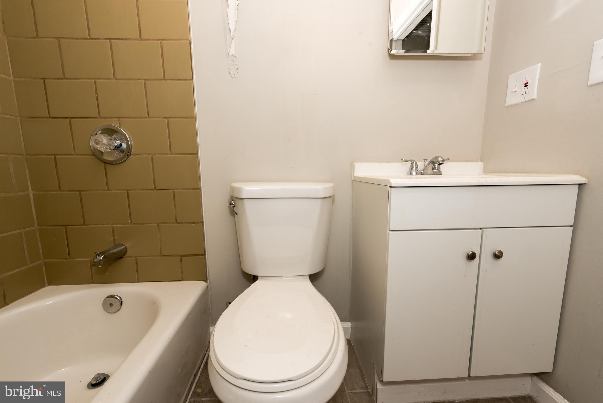 2502 Terra Firma Road Baltimore, MD 21225 - Photo 10 of 17 Bath