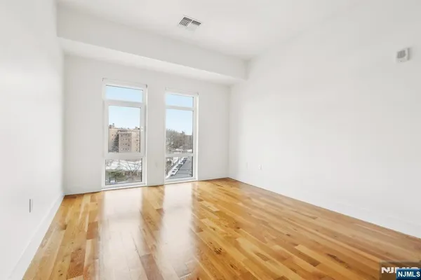 $3,100 | 1 Executive Drive, Unit 408, Fort Lee, NJ 07024