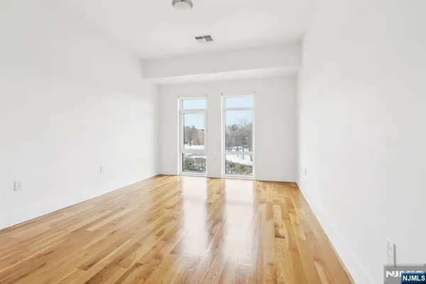 $3,100 | 1 Executive Drive, Unit 408, Fort Lee, NJ 07024