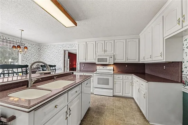 $525,000 | 7010 Stancliff Court, Clemmons, NC 27012