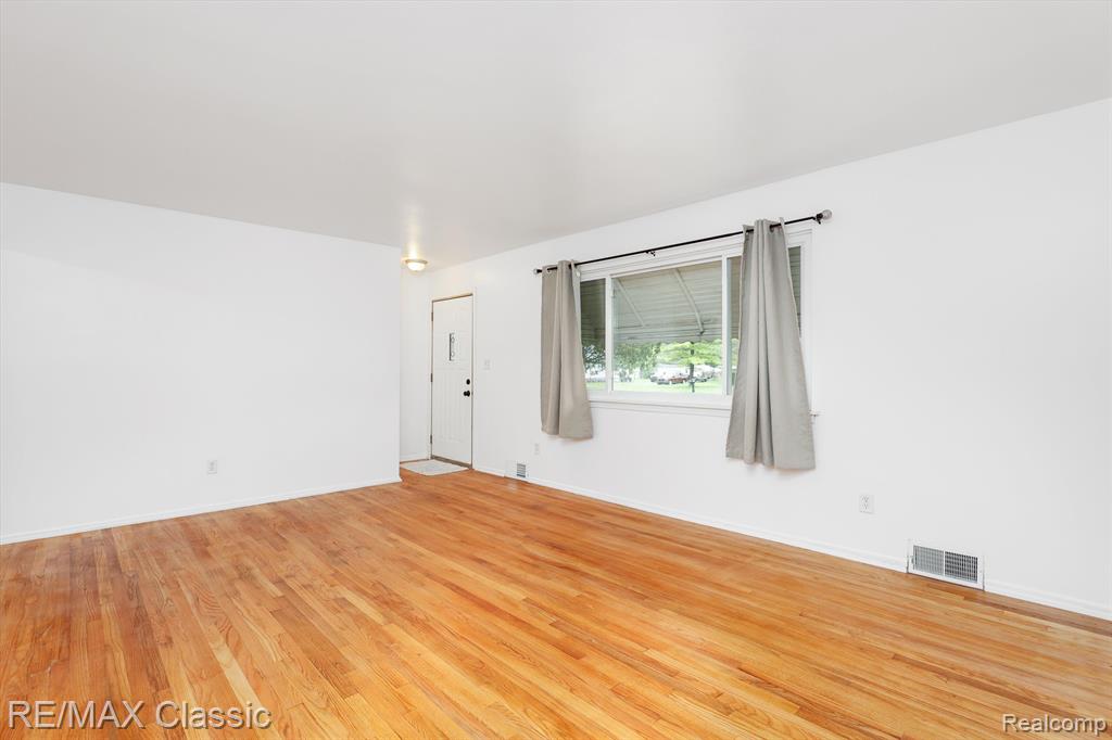 21809 Inkster Road Farmington Hills, MI 48336 - Photo 6 of 24