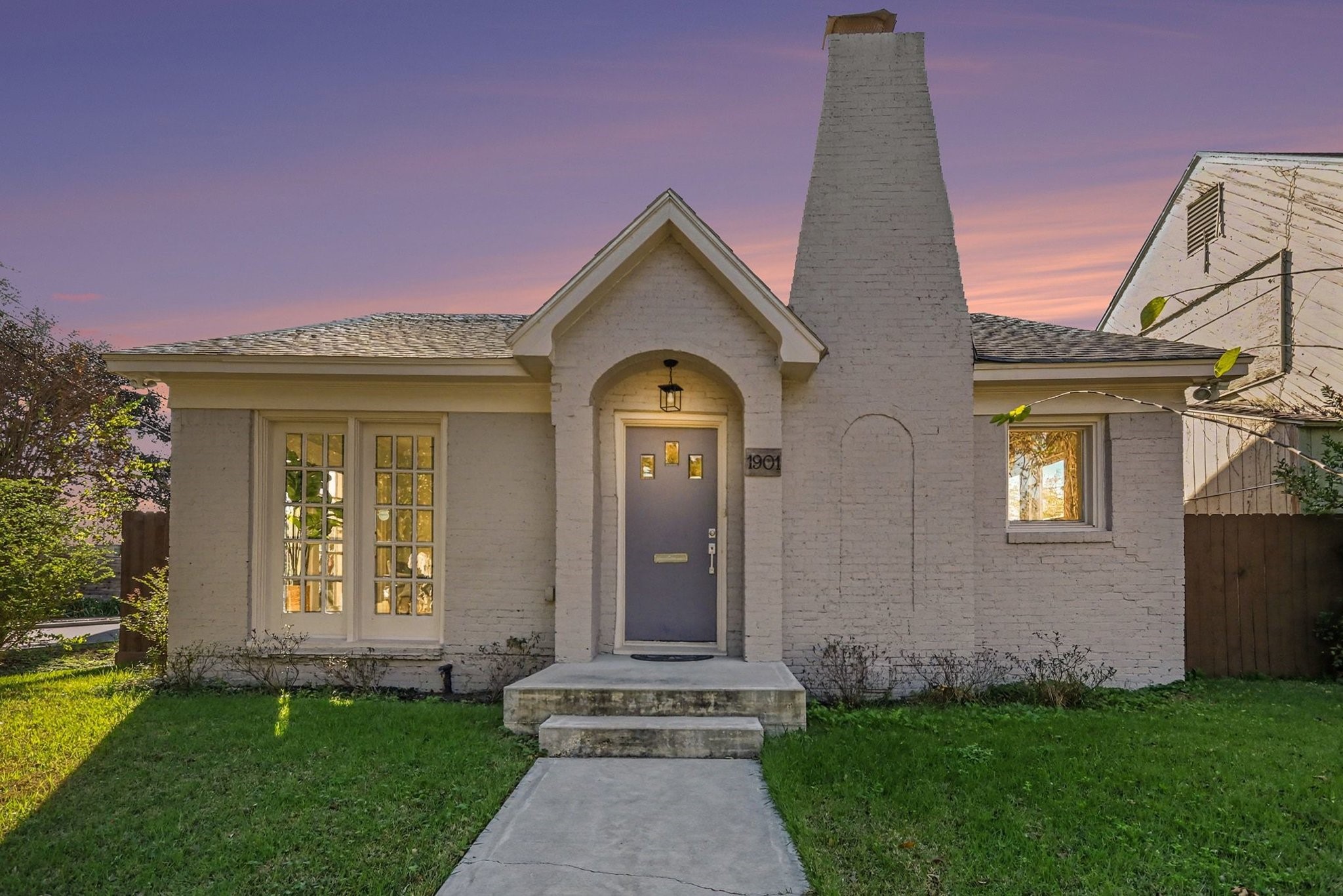 1901 Lexington Street Houston, TX 77098 - Photo 30 of 32 Front exterior of home at dusk.