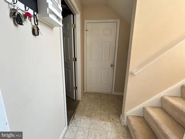 a view of a livingroom with an entryway