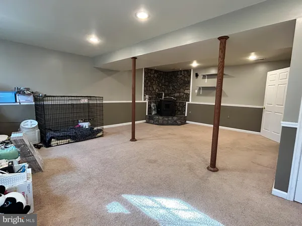 a view of livingroom with furniture and a ceiling fan