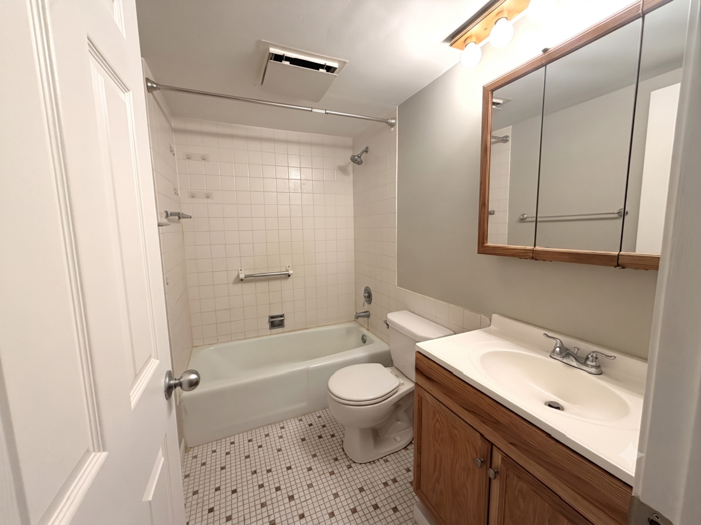124 East Bailey Road, Unit A Naperville, IL 60565 - Photo 8 of 9