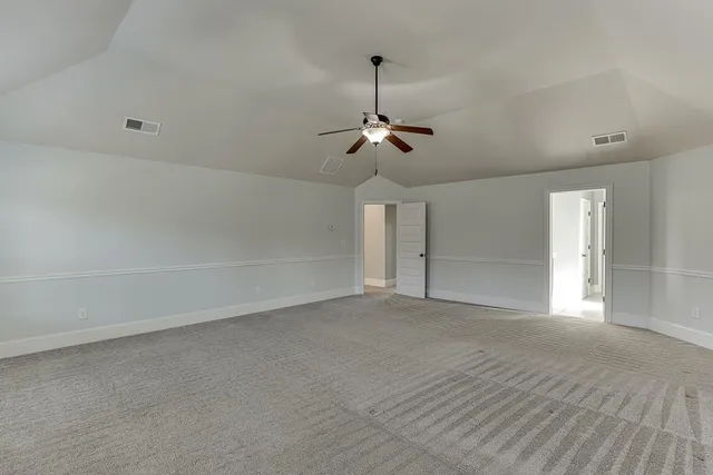 a view of empty room with a ceiling fan