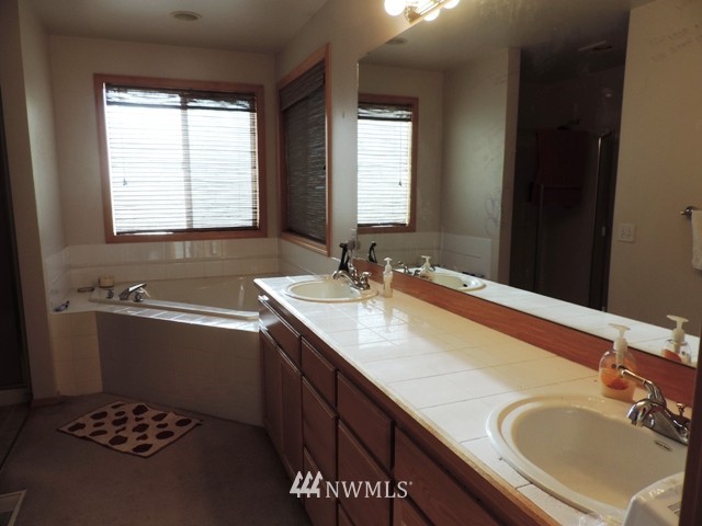 925 183rd Place Southeast Bothell, WA 98012 - Photo 13 of 16