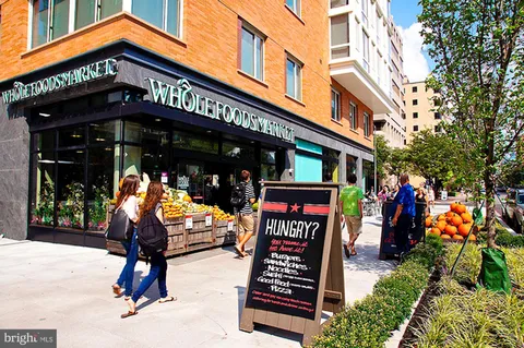 a sign that is sitting in front of a building