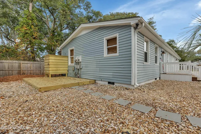 $2,000 | 111 Northeast 19th Street, Unit D, Oak Island, NC 28465