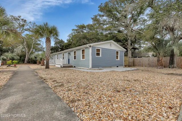 $2,000 | 111 Northeast 19th Street, Unit D, Oak Island, NC 28465